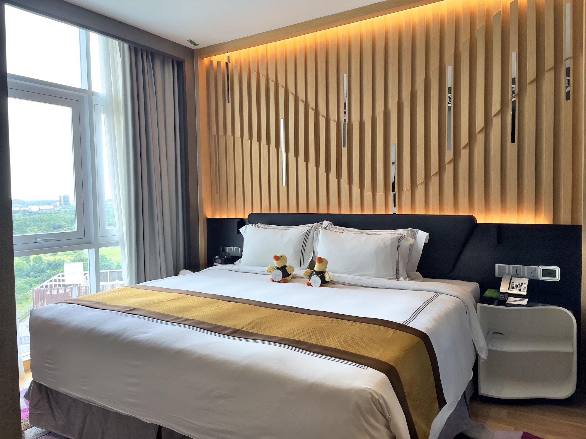 Fraser Place Puteri Harbour Нусаджайя Экстерьер фото A bedroom in a hotel