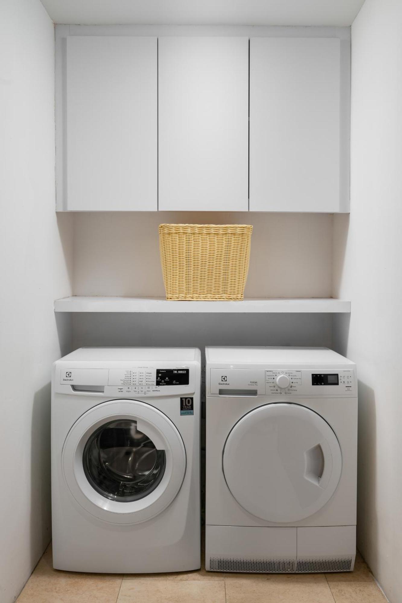 Fraser Place Puteri Harbour Нусаджайя Экстерьер фото Laundry basket